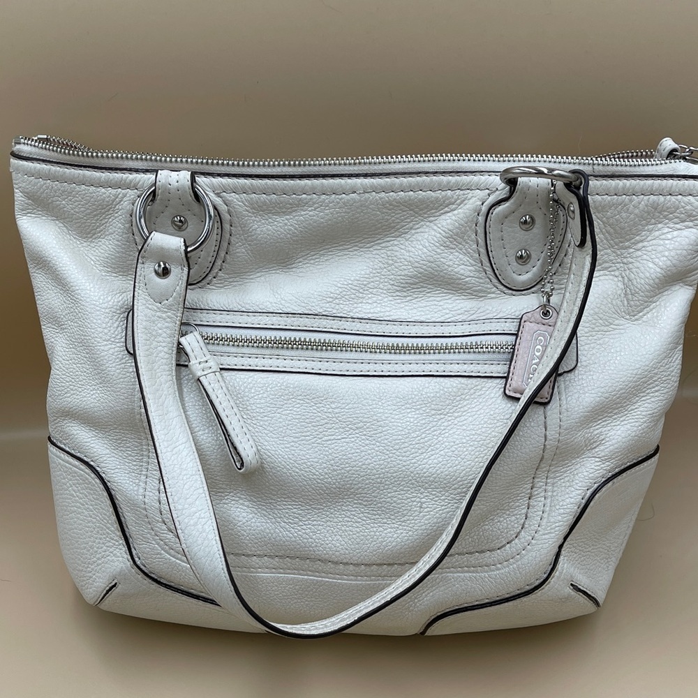 Coach White Leather Tote Bag Sleek Everyday Carry Coach M1120-23441 Coach